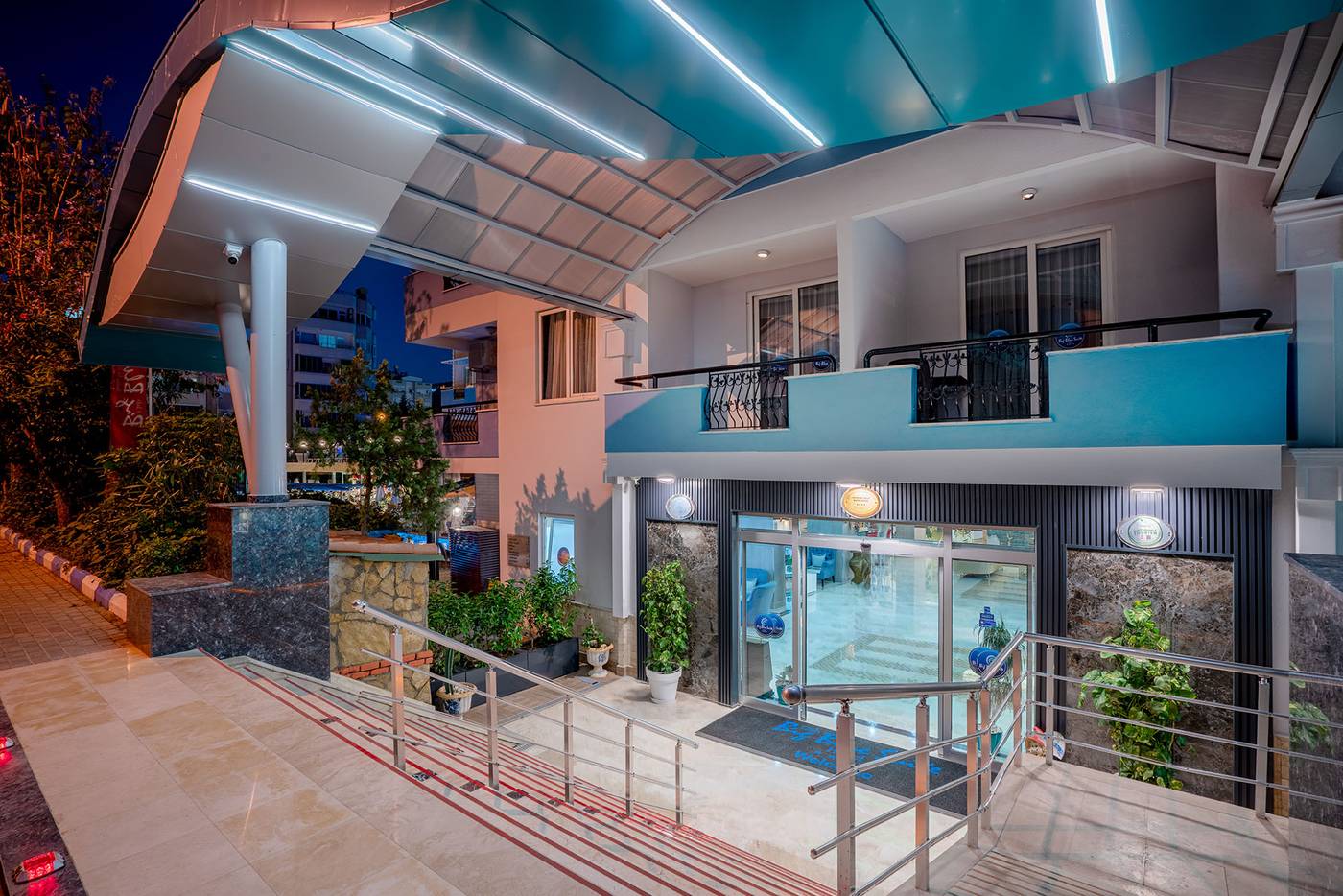 Big-Blue-Suite-Hotel-General-view-14