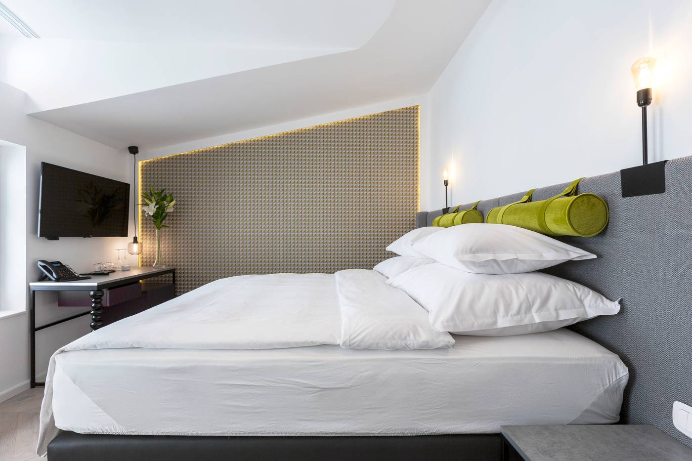 Maison-Bistro---Hotel-Room-24