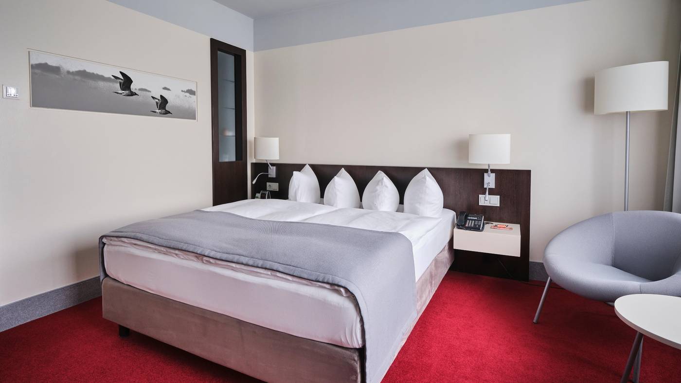 Holiday-Inn-Berlin-Airport-Conference-Center-Room-34