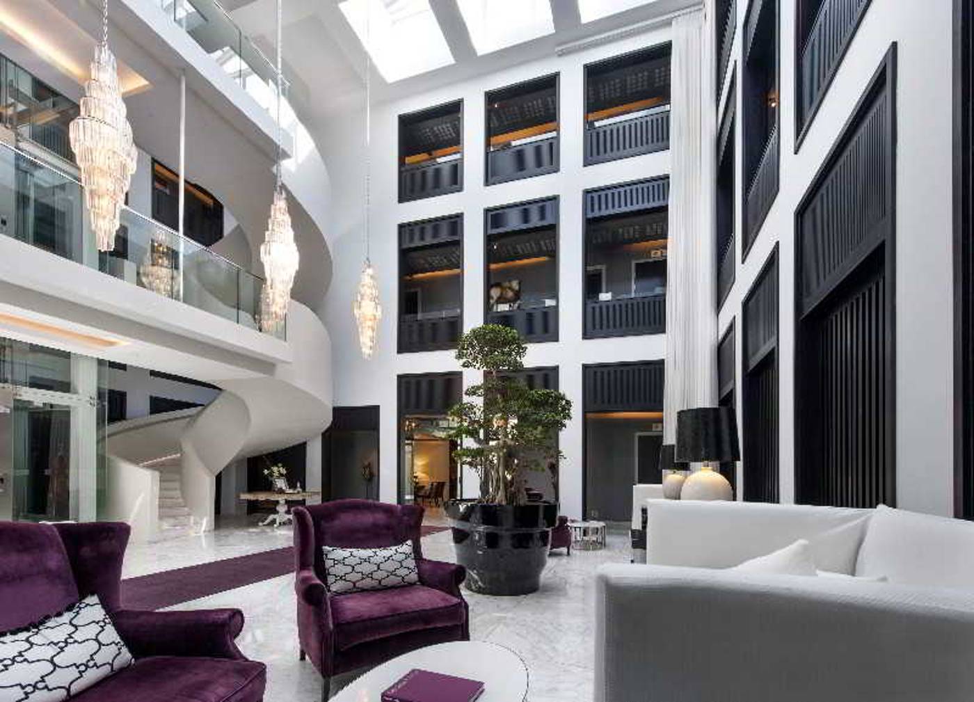 Queen-Victoria-Hotel-by-Newmark-Lobby-3