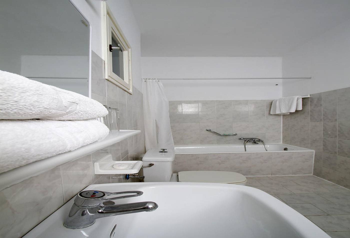 Bintzan-Inn-Room-28