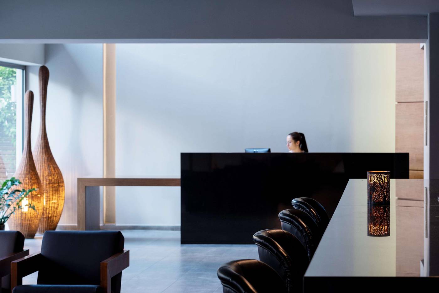 Oktober-Downtown-Boutique-Hotel-Lobby-35