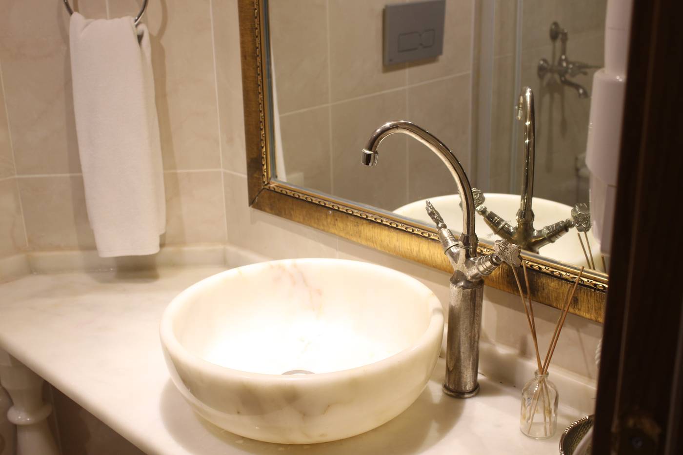 Marmara-Deluxe-Room-16