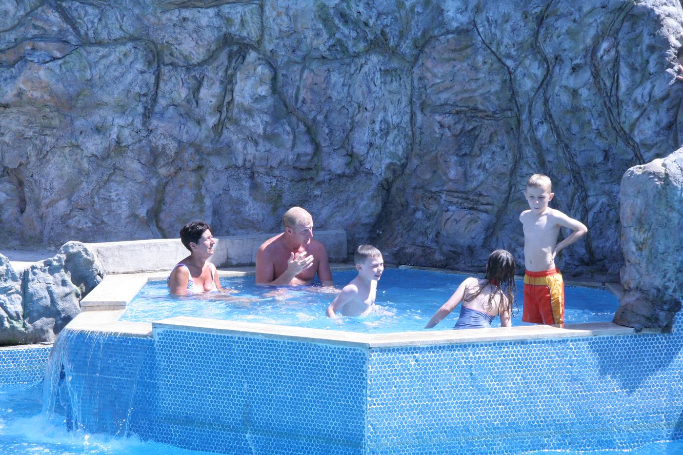 Grand-Aquarium-Apart-Pool-23