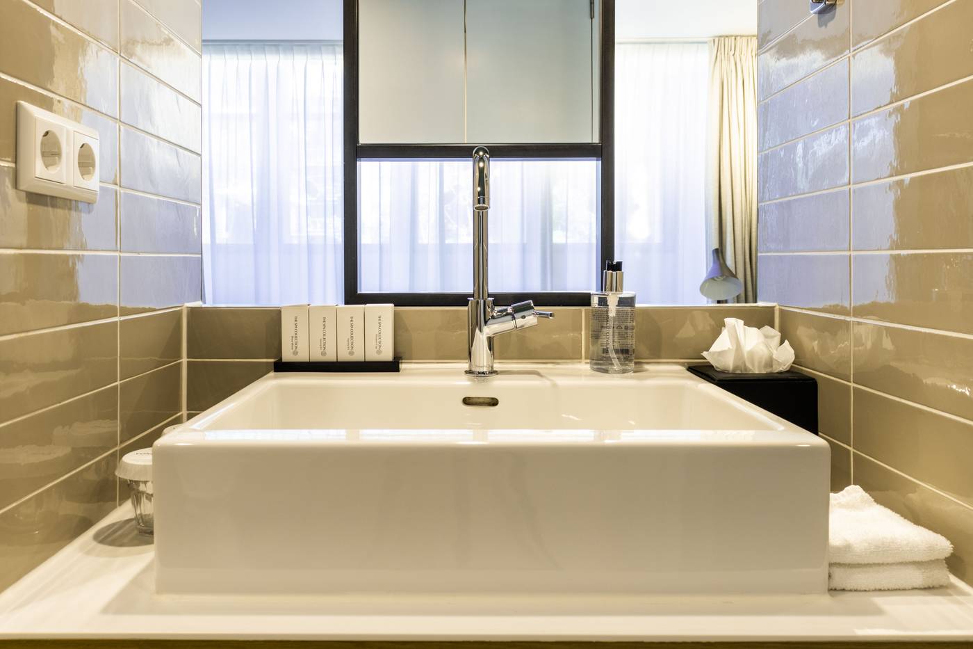 Hotel-De-Hallen-Room-53