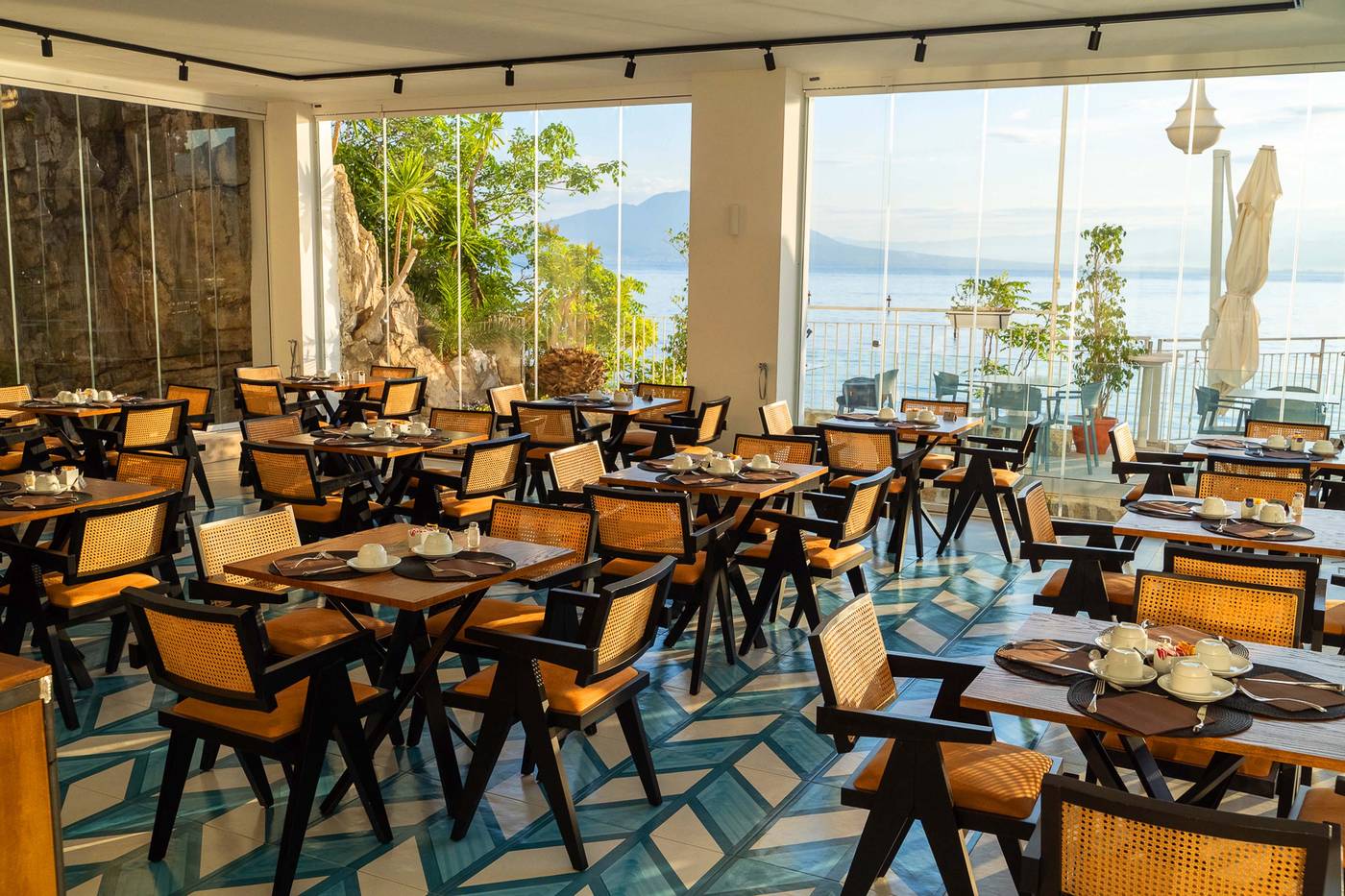 Admiral-Restaurant-16