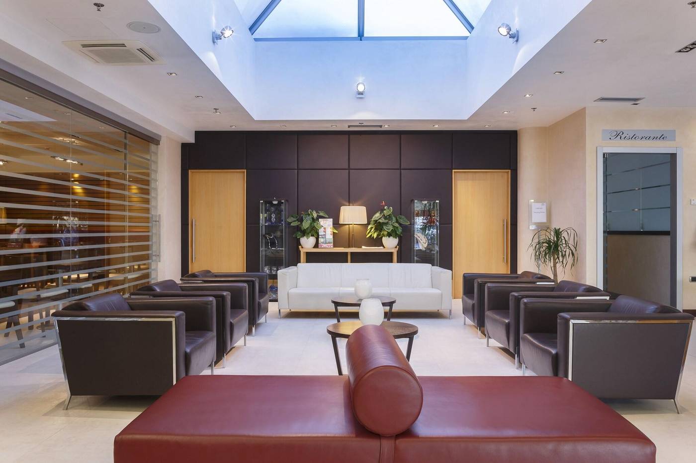 Courtyard-Venice-Airport-Lobby-10