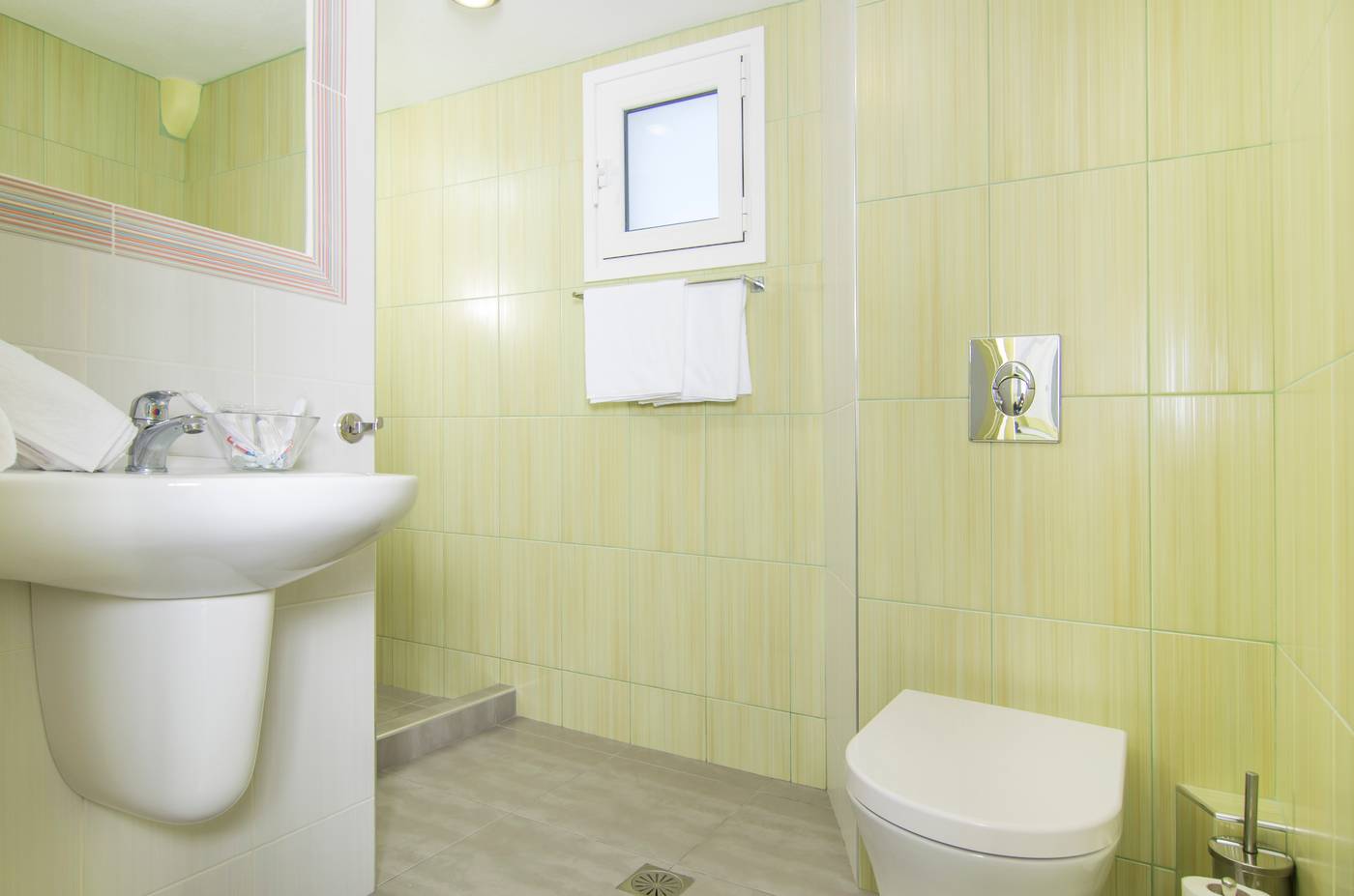 Paradise-Resort-Room-30