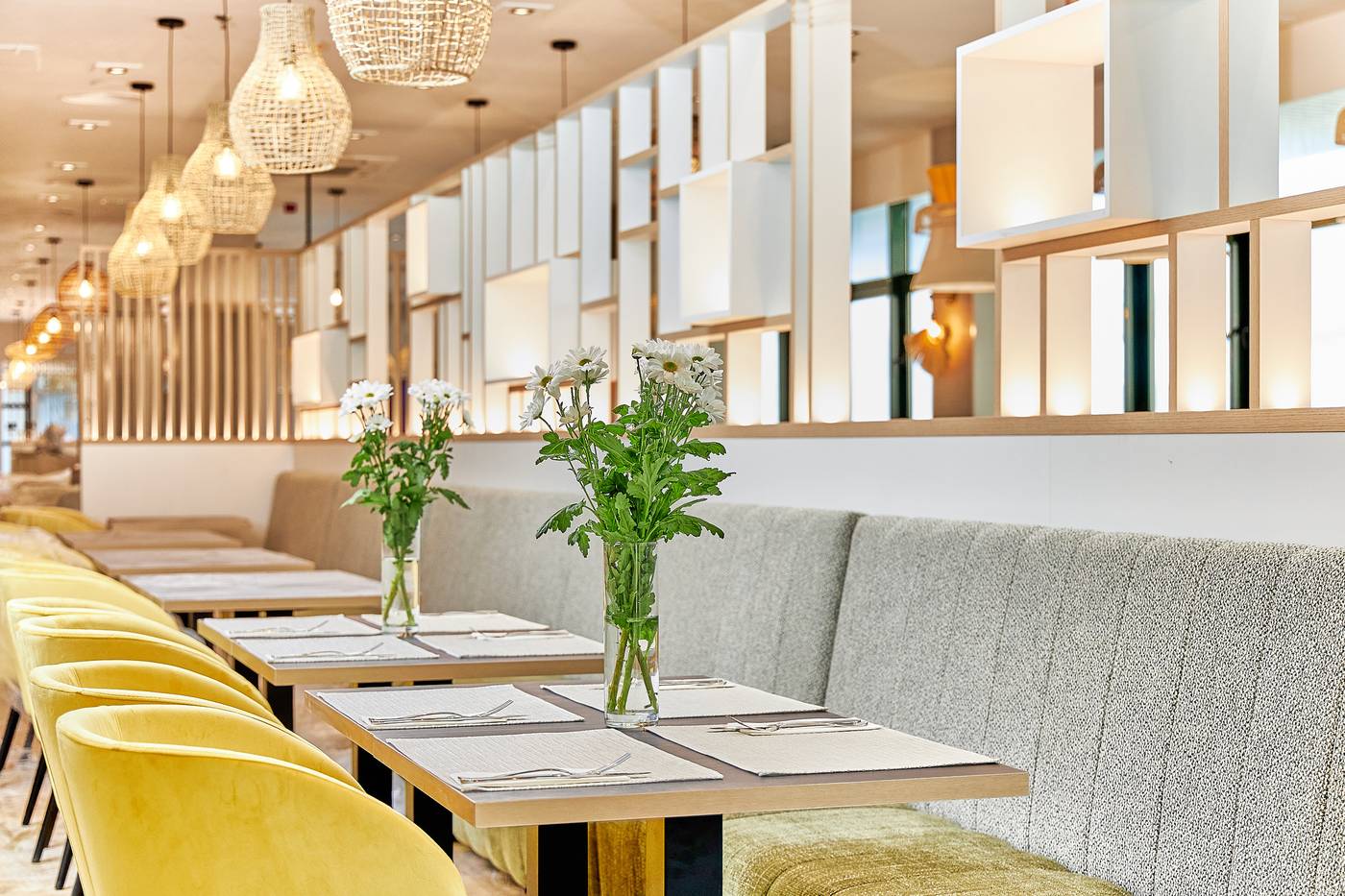 Leonardo-Hotel-Fuengirola-Costa-del-Sol-Restaurant-35