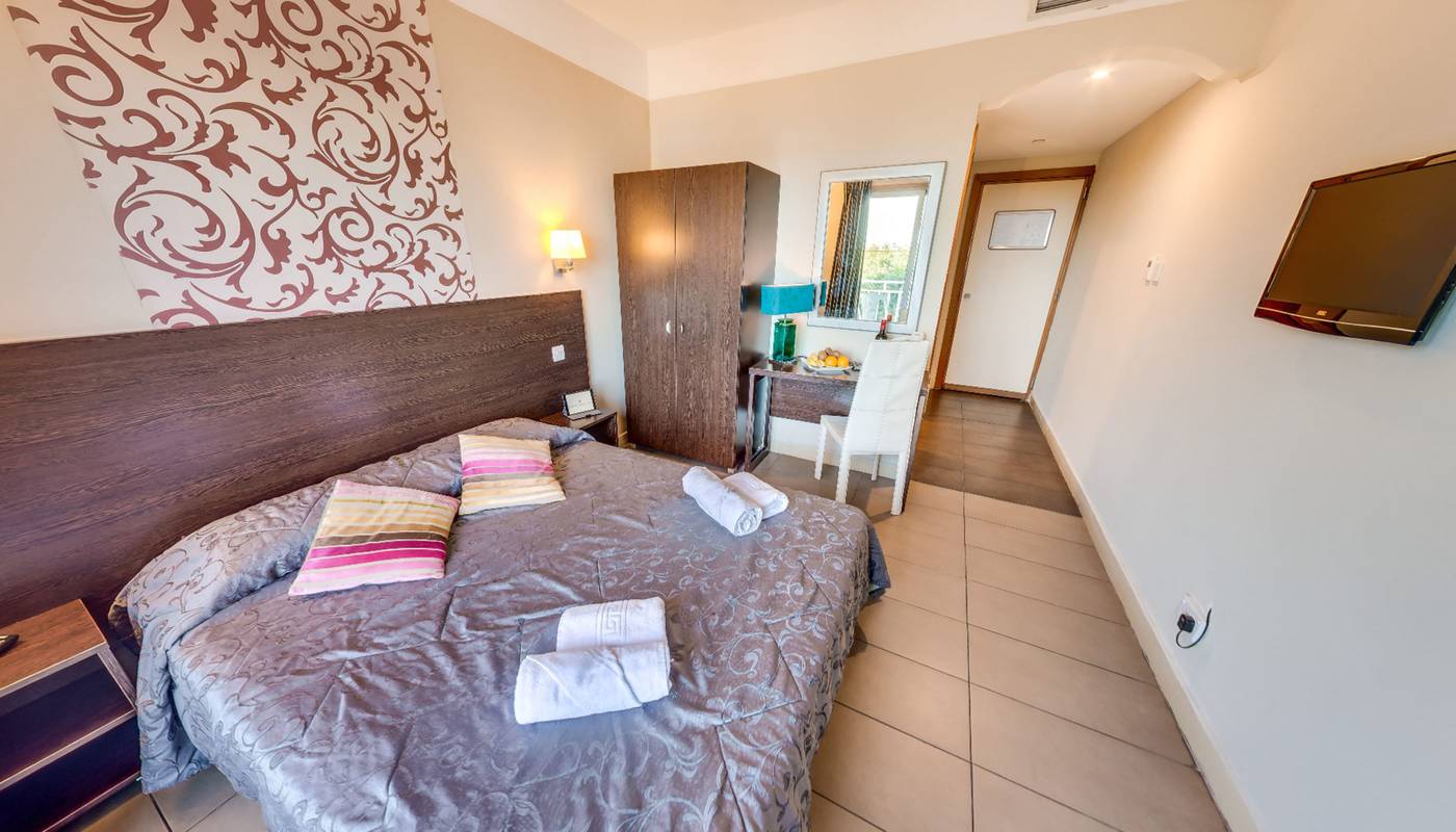 Carlton-Hotel-Room-5