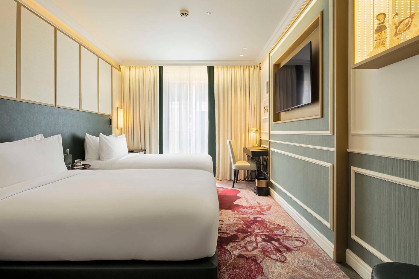 The-Emerald-House-Lisbon--Curio-Collection-by-Hilt-Room-34