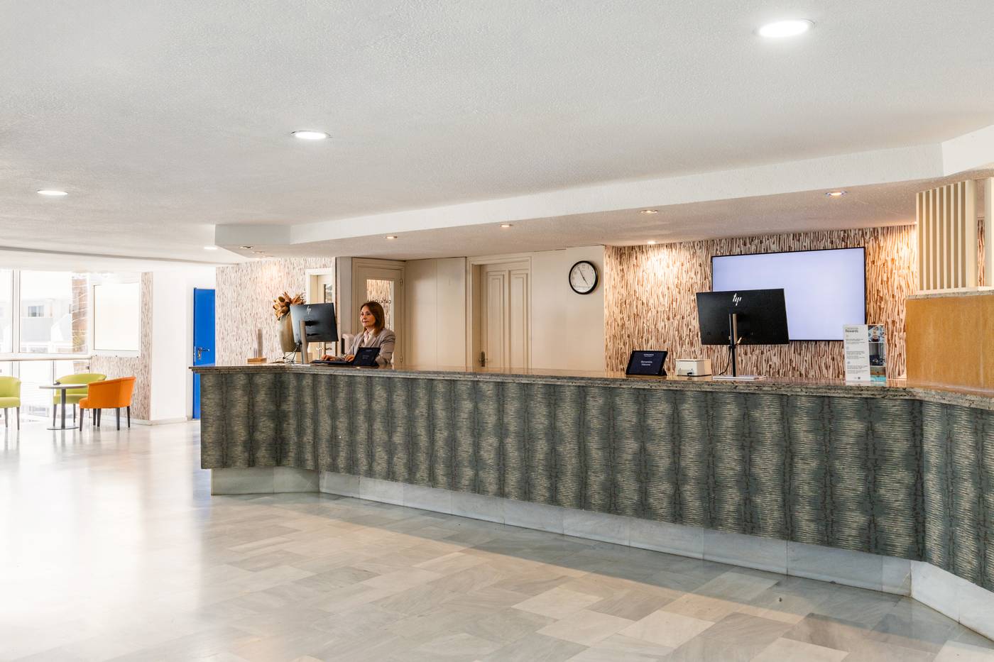 Catalonia-Oro-Negro-Lobby-55