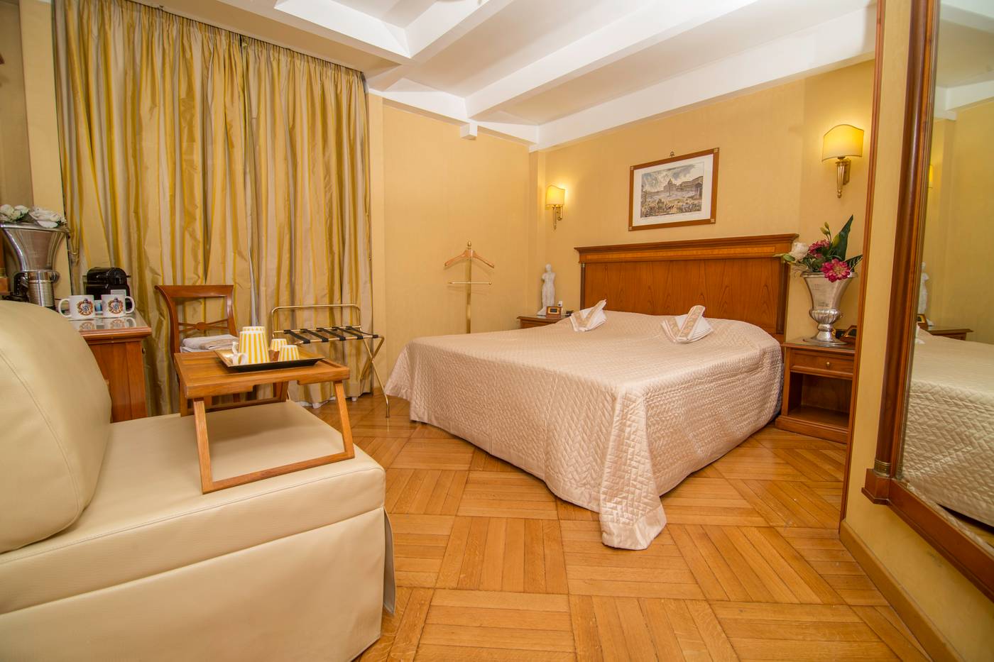 Luxury-Rooms-H-2000-Roma-Room-4