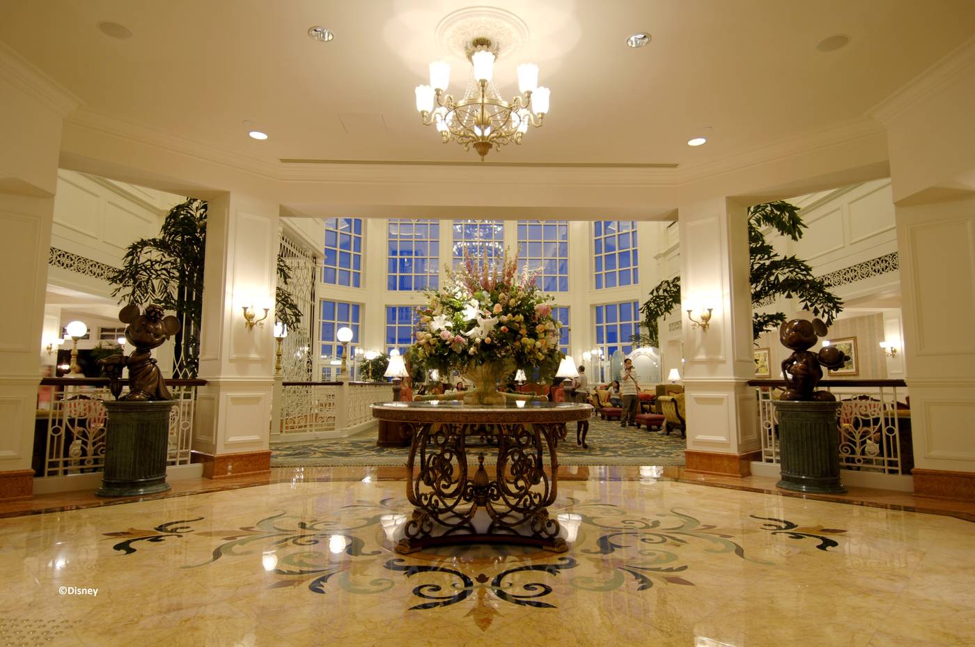 Hong-Kong-Disneyland-Hotel-Lobby-5