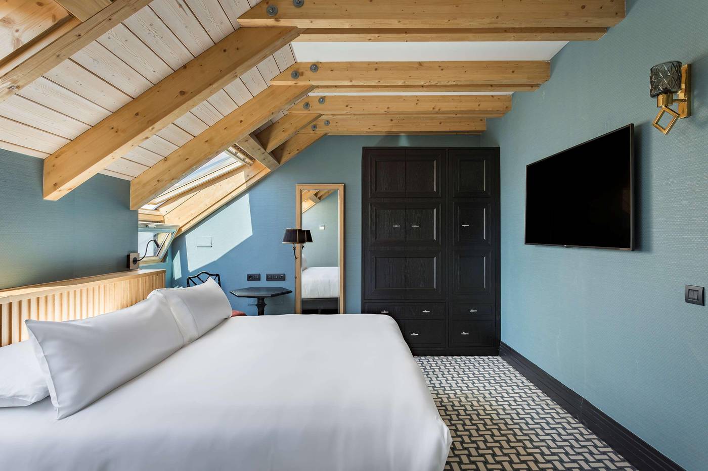 Room-Mate-Alba-Room-23