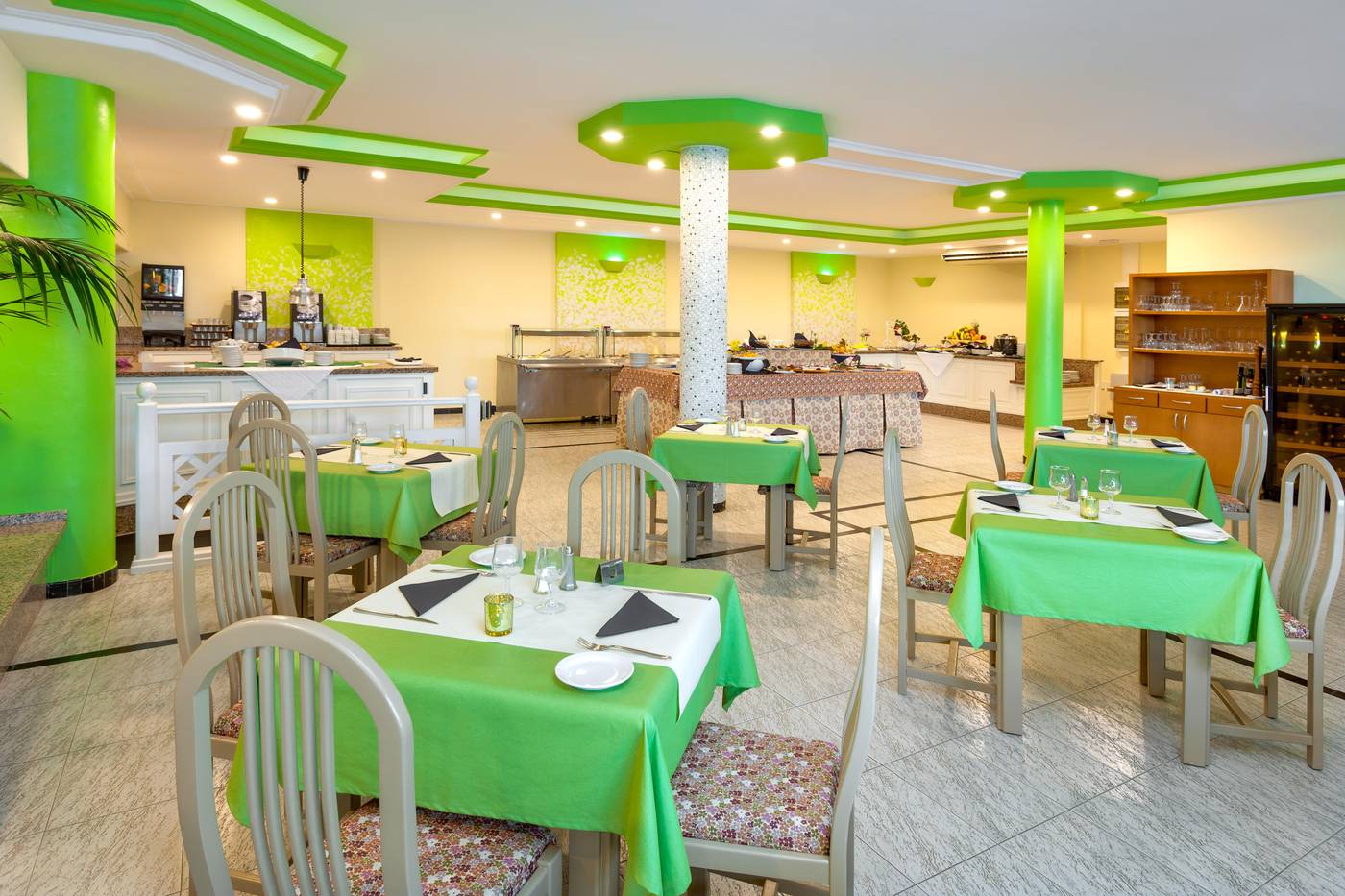 Tropical-Park-Hotel-Restaurant-31