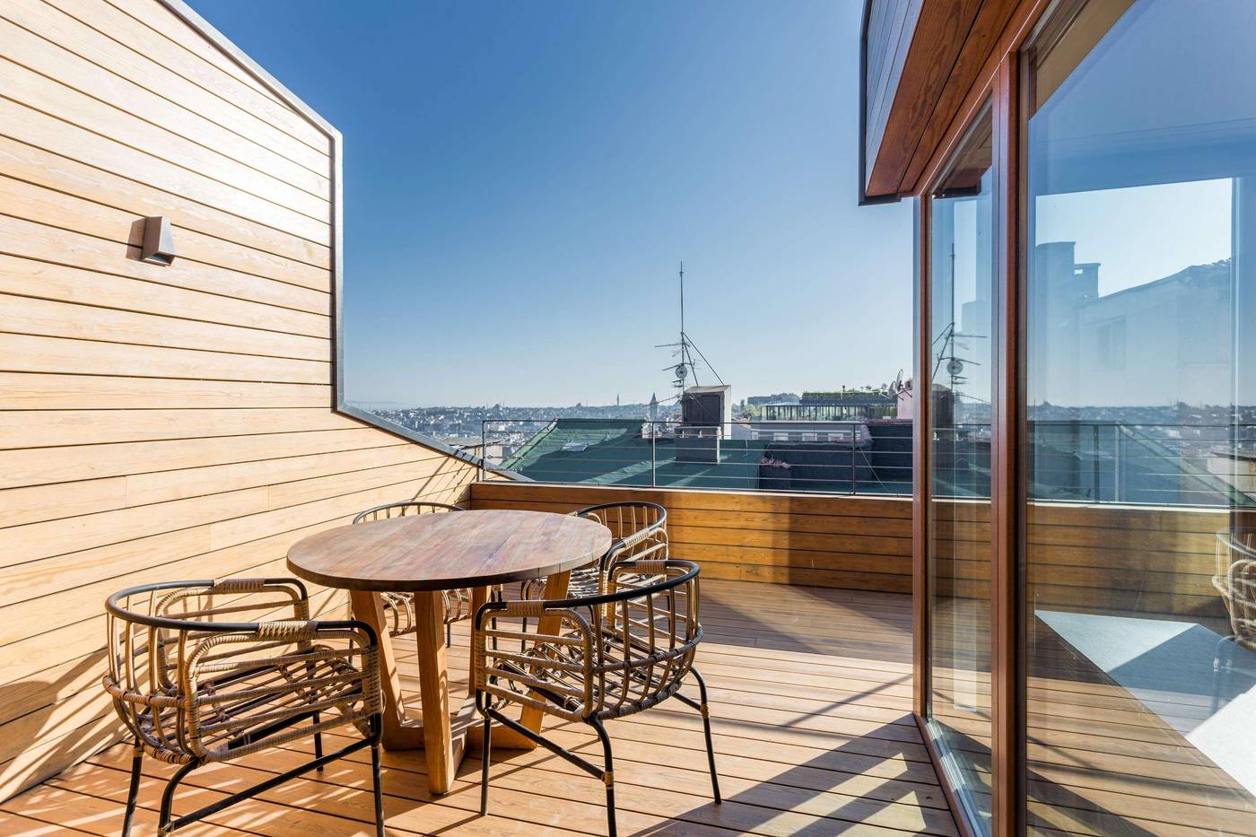 Room-Mate-Emir-Room-85