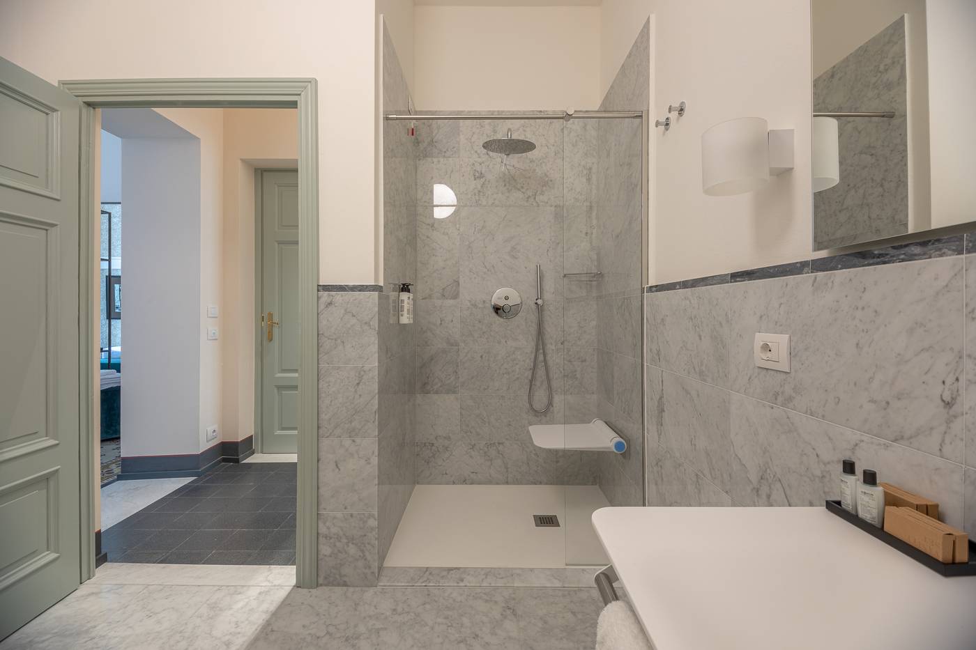 Grand-Universe-La-Residenza-Room-31