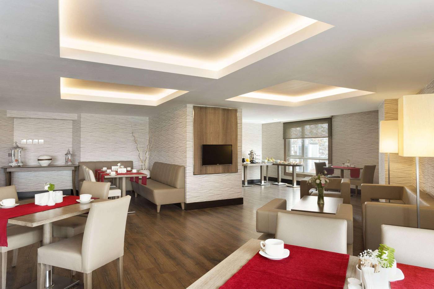 Ramada-Plaza-Izmir-Bar-61