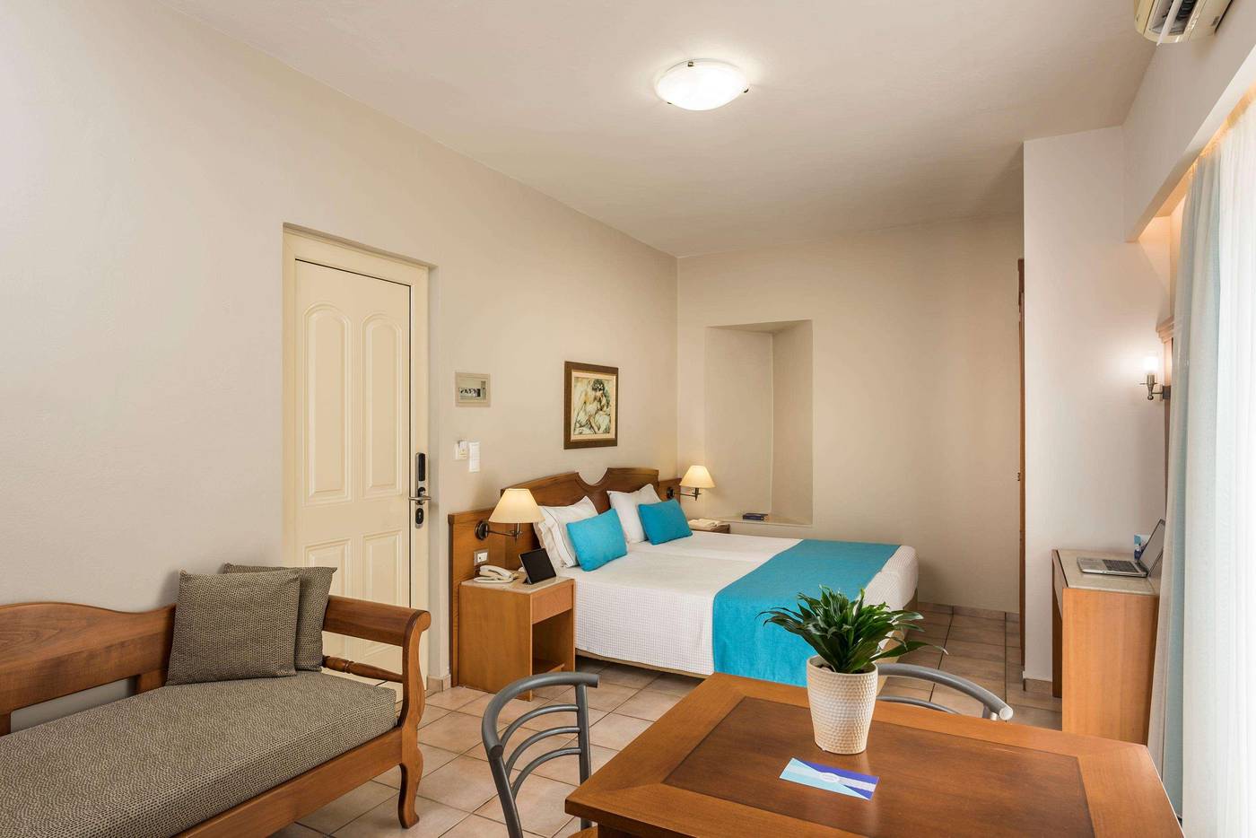 Elotis-Suites-Room-27