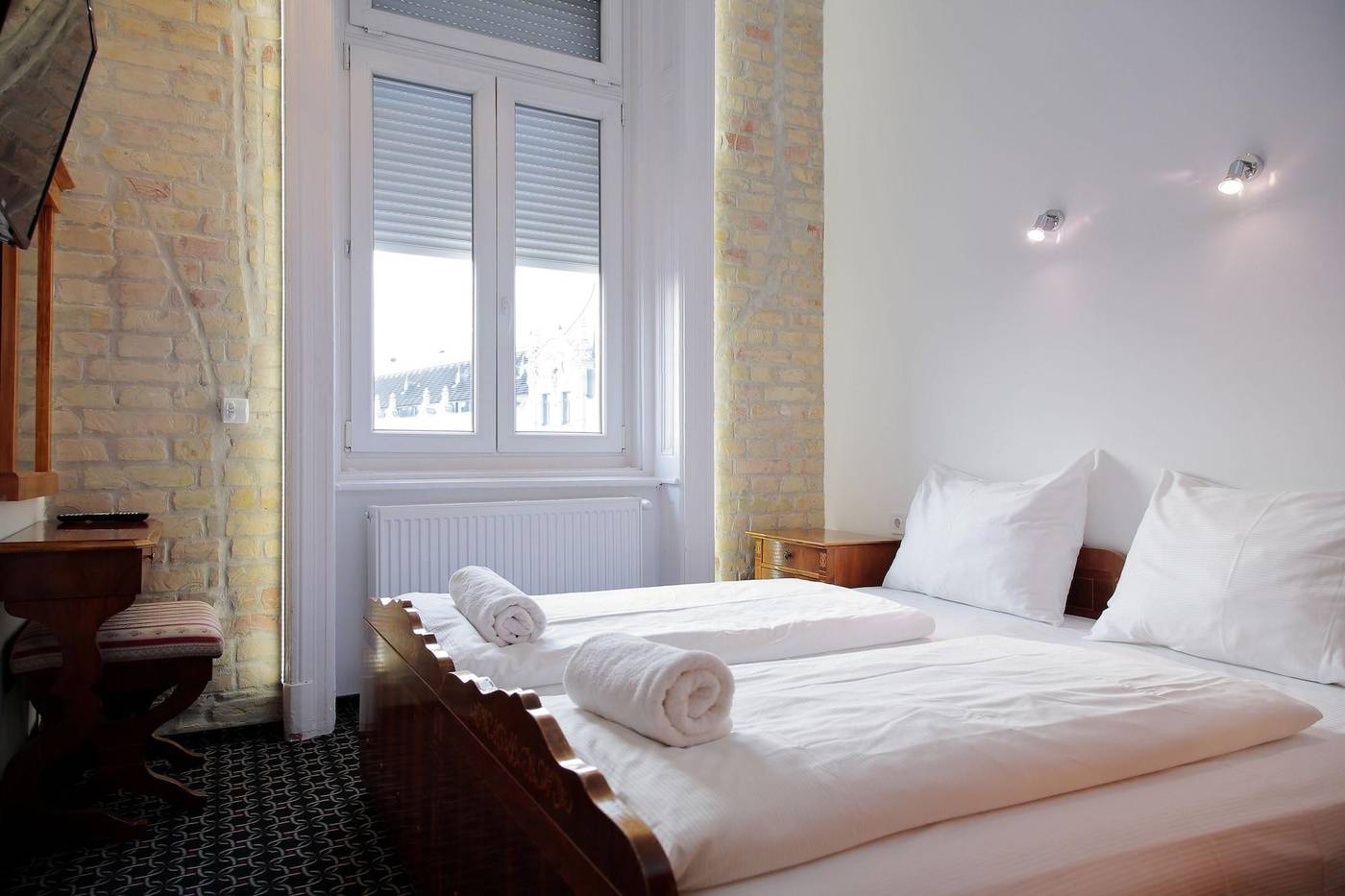 Maverick-Apartments---Vintage-Doubles-Room-22