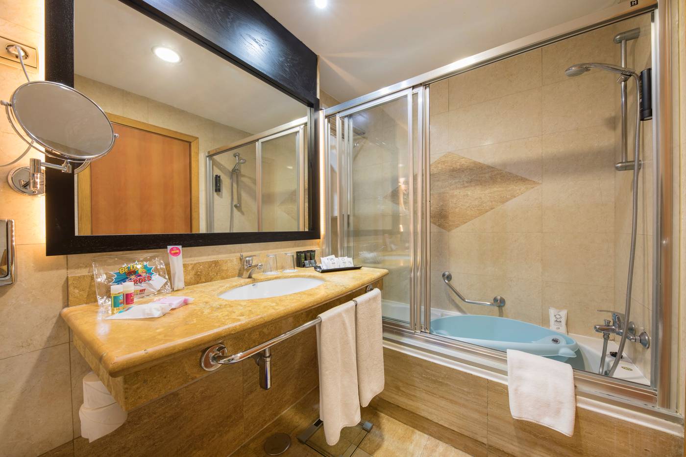 Be-Live-Experience-la-Ni----a-Room-28