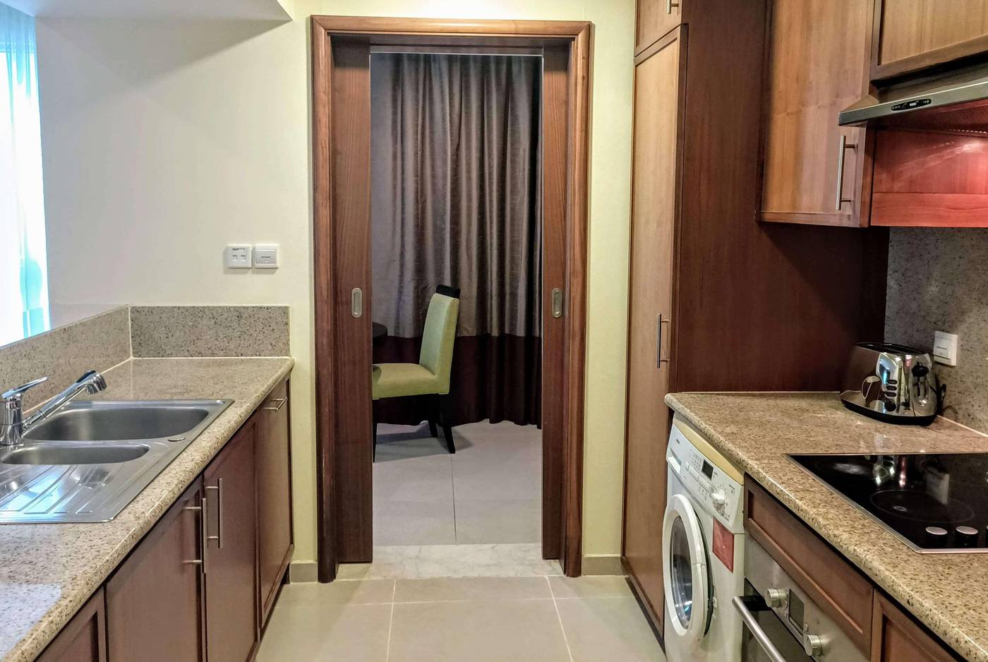 Ramada-by-Wyndham-Downtown-Dubai-Room-48