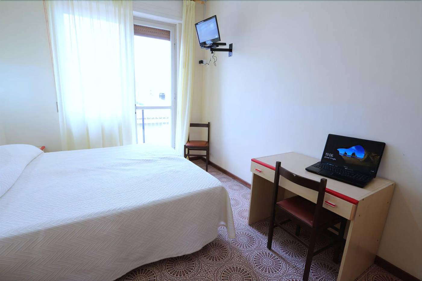 Hotel-Blurelda-Room-8