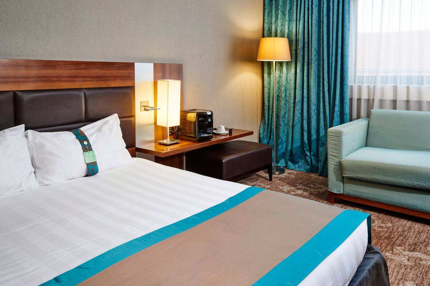 Holiday-Inn-Nice-Room-10