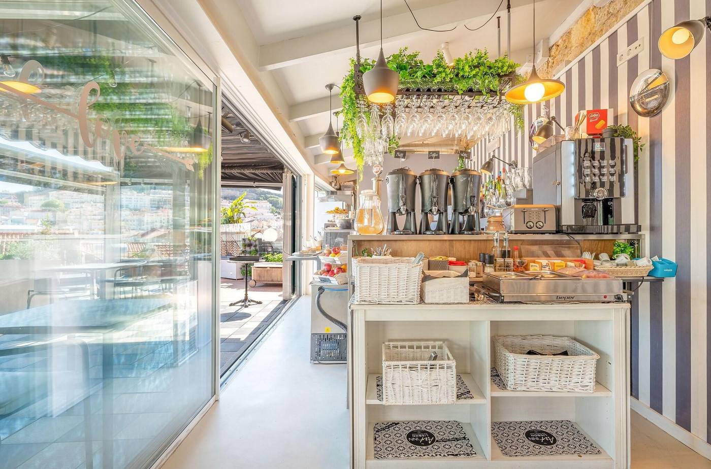 The-Art-Inn-Lisbon-Terrace-14