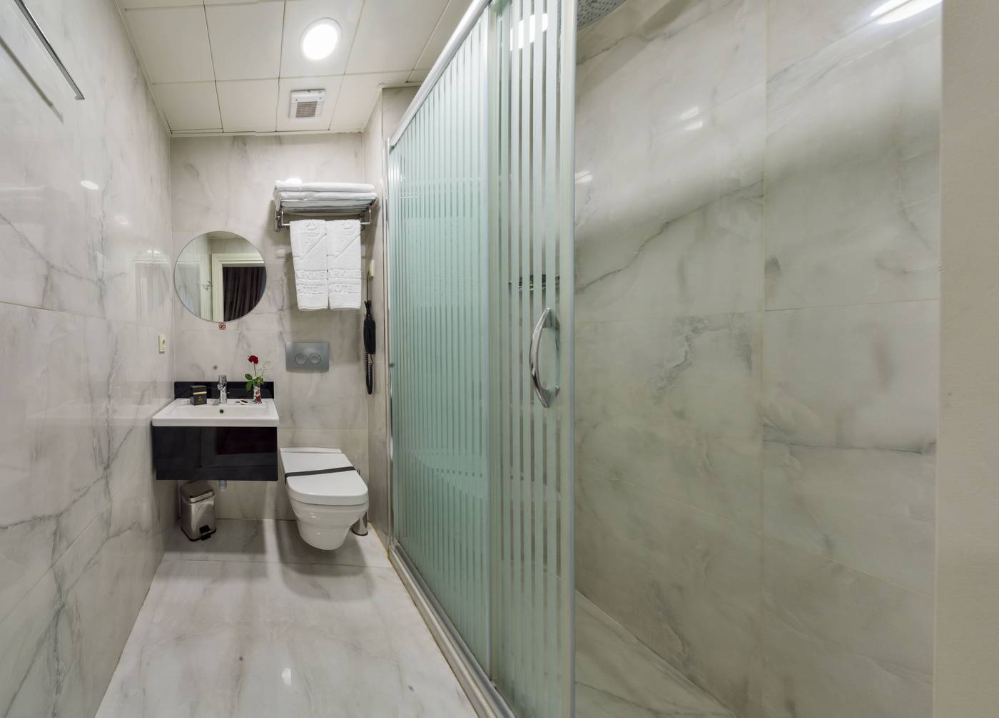 Darkmen-Hotel-Room-32