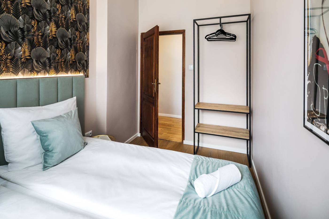 Garden-House-Apartments-Room-9