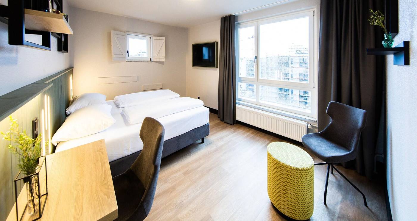 Lindemann-Hotel-Fjord-Room-13