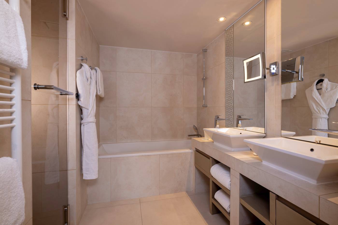 La-Villa-Maillot---Arc-de-Triomphe-Room-50