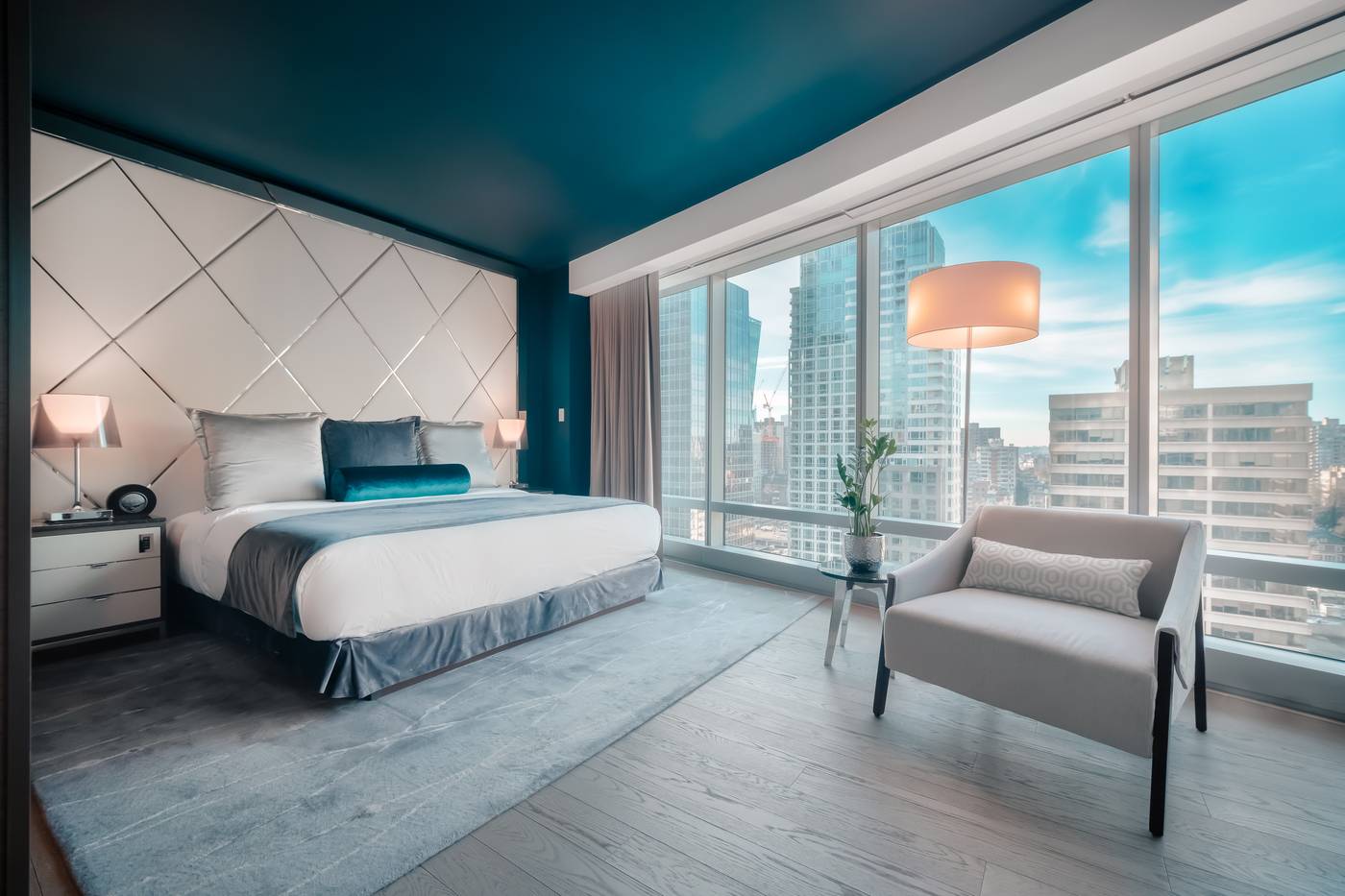 Paradox-Hotel-Vancouver-Room-32