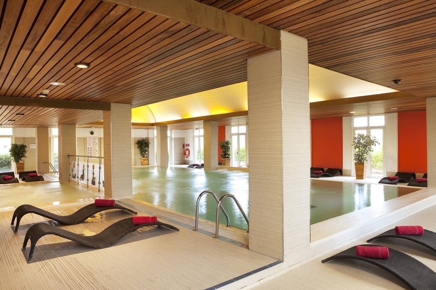 Grand-Magic-Hotel-Pool-31