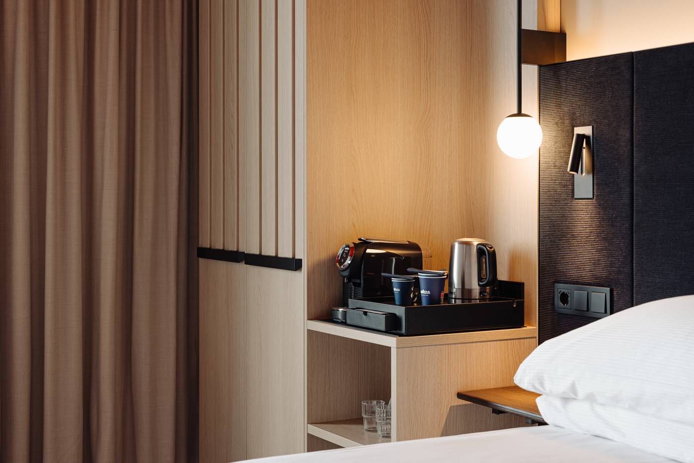 DoubleTree-by-Hilton-Amsterdam-Centraal-Station-Room-57