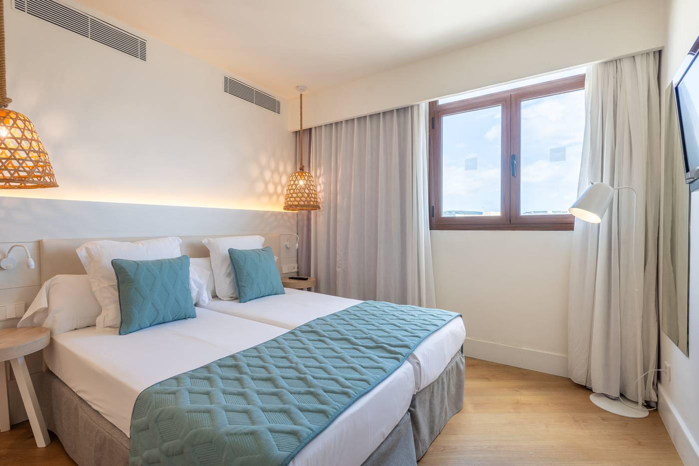 Leonardo-Royal-Hotel-Ibiza-Santa-Eulalia-Room-18