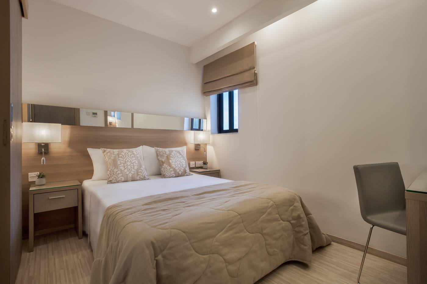 The-Plaza-and-Plaza-Regency-Hotels-Room-16