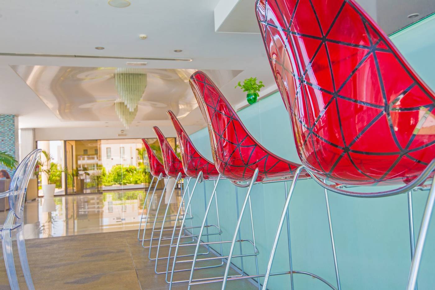 Silver-Sands-Beach-Hotel-Bar-28