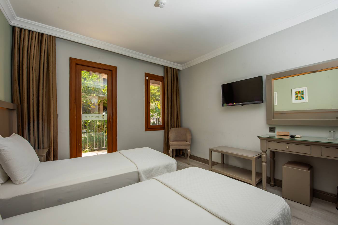twin dbl room 3.jpg