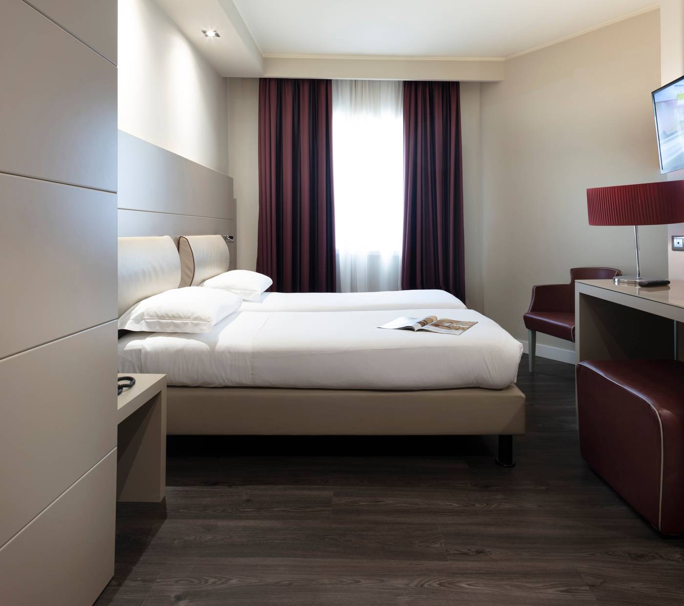 Smart-Hotel-Holiday-Room-17