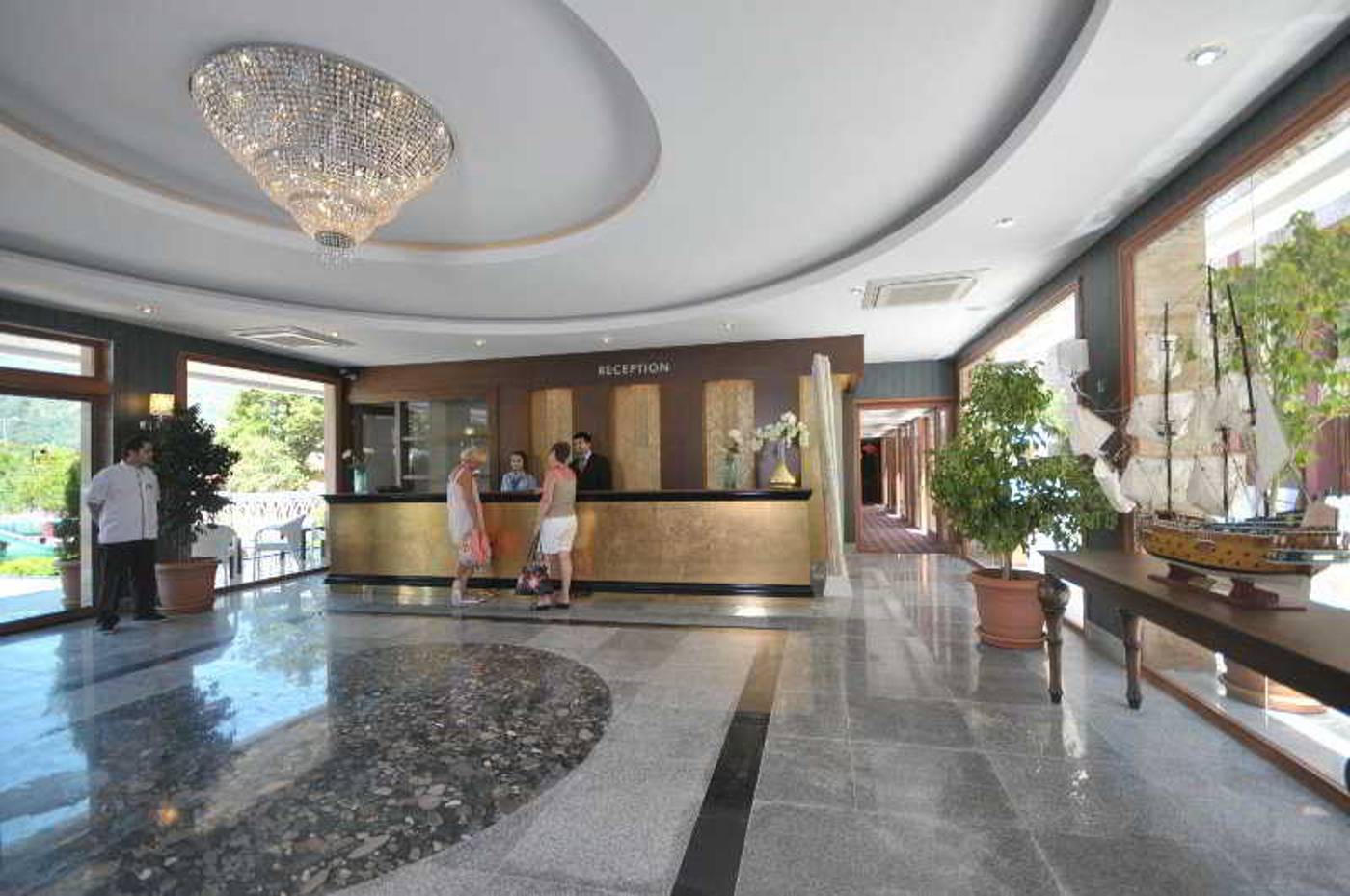 Pasabey-Hotel-Lobby-12