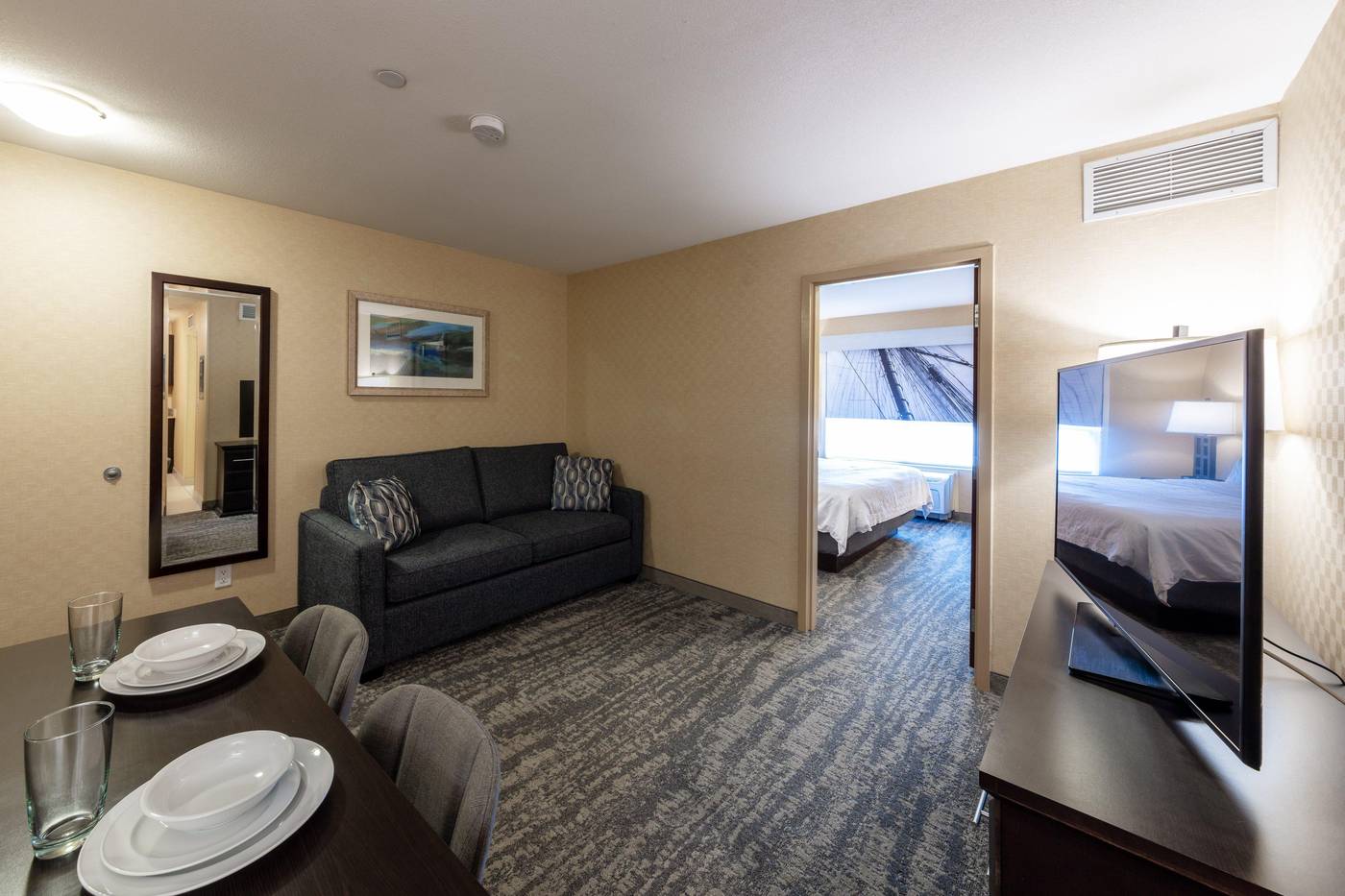 Holiday-Inn-Express---Suites-Riverport-Room-25