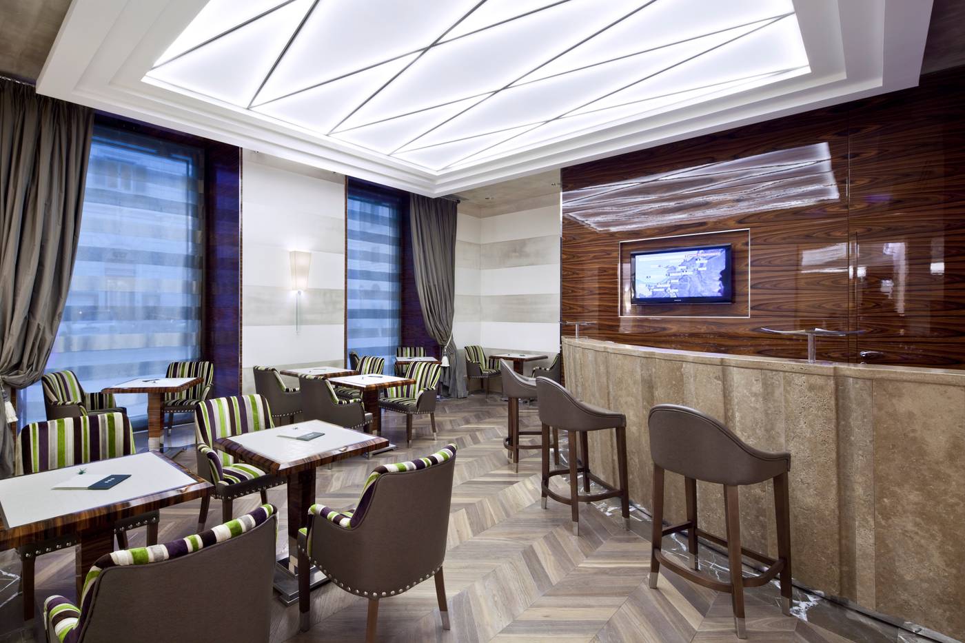 Unahotels-Deco-Roma-Bar-17