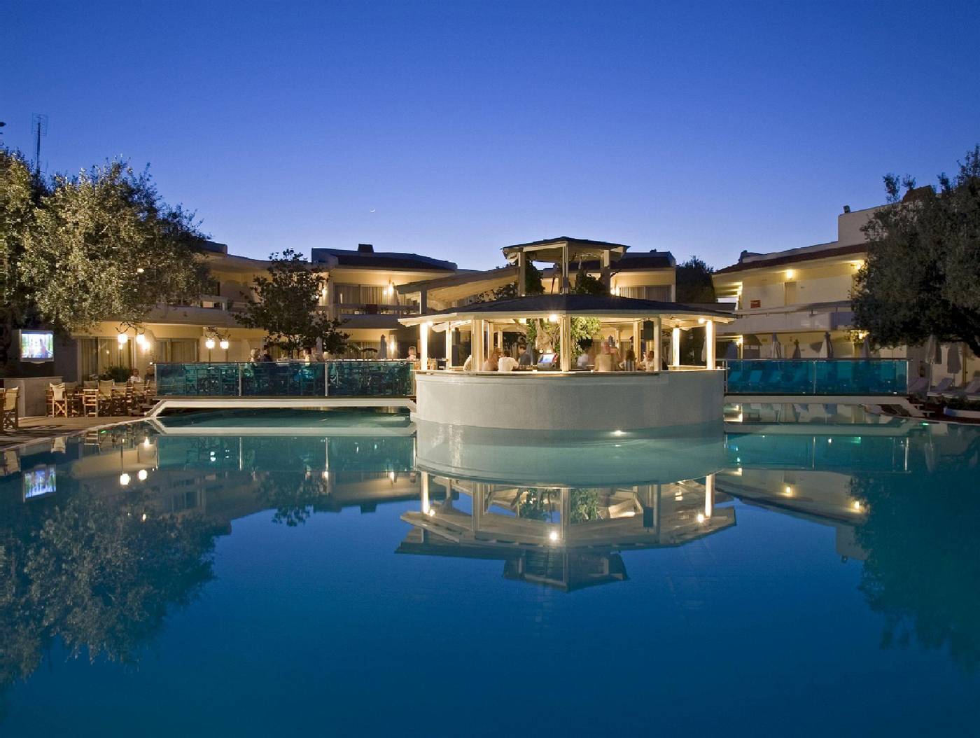 Lydia-Maris-Pool-6