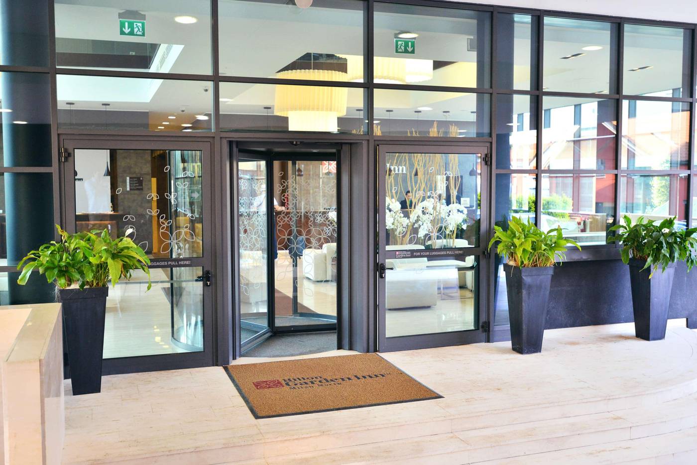 Hilton-Garden-Inn-Milan-North-Lobby-13