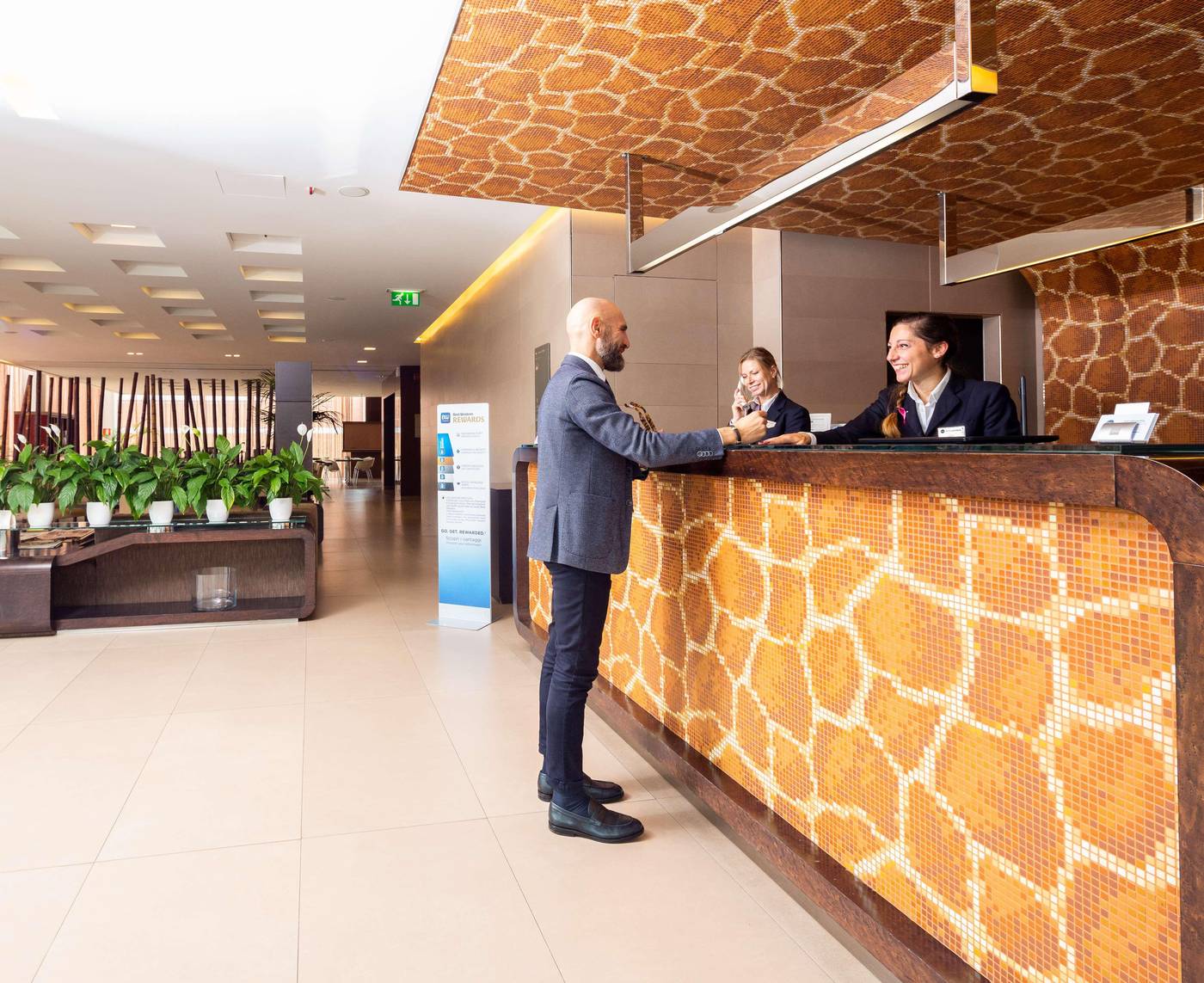 Best-Western-Hotel-Goldenmile-Milan-Lobby-10