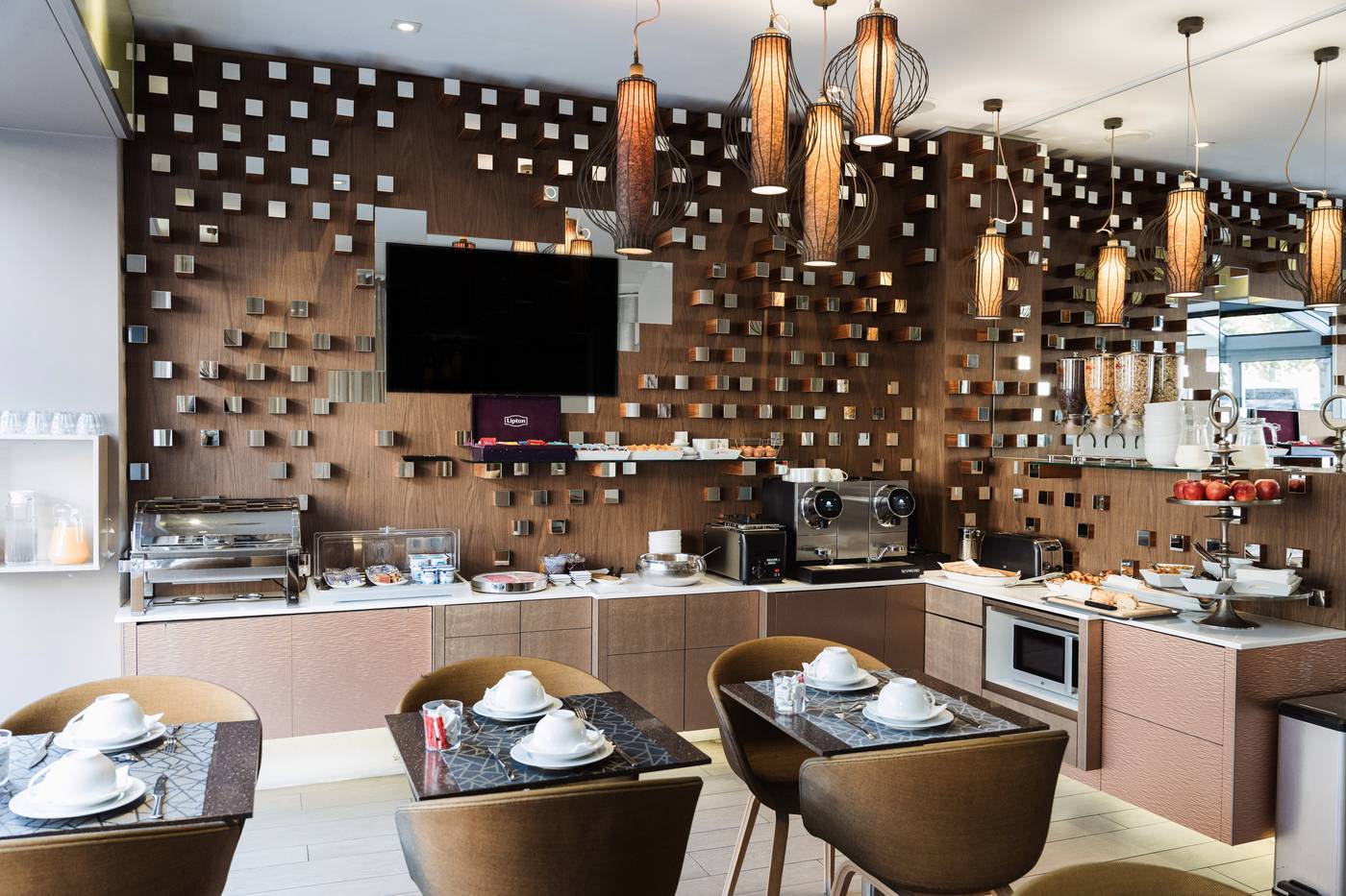 Hotel-Eiffel-Segur-Restaurant-15