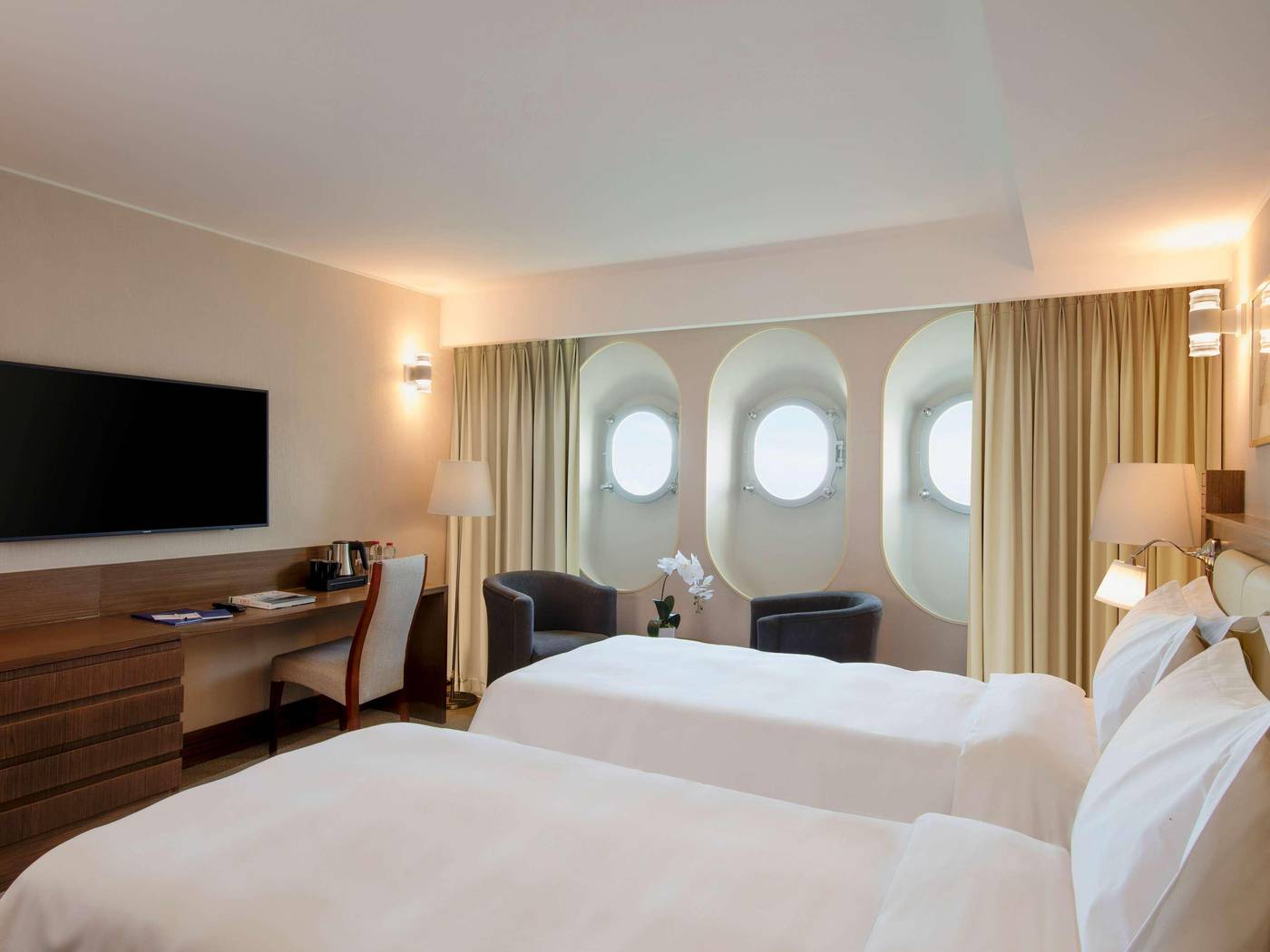 Queen-Elizabeth-2-Hotel-General-view-26